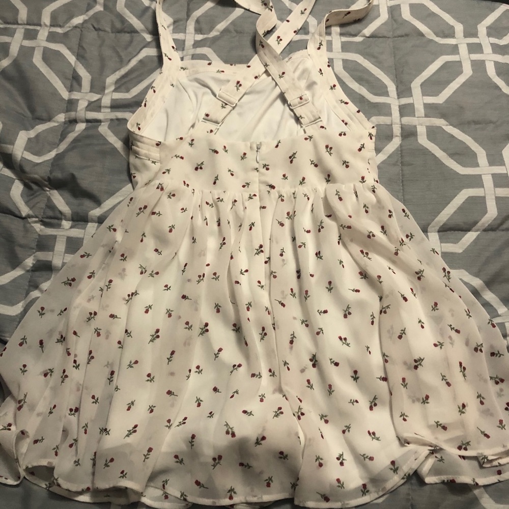White romper - Picture 2 of 3